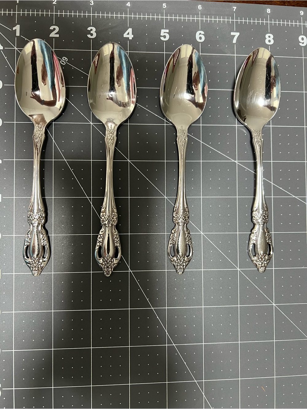 Vintage Oneida Brahms Deluxe Stainless Teaspoon set of 4